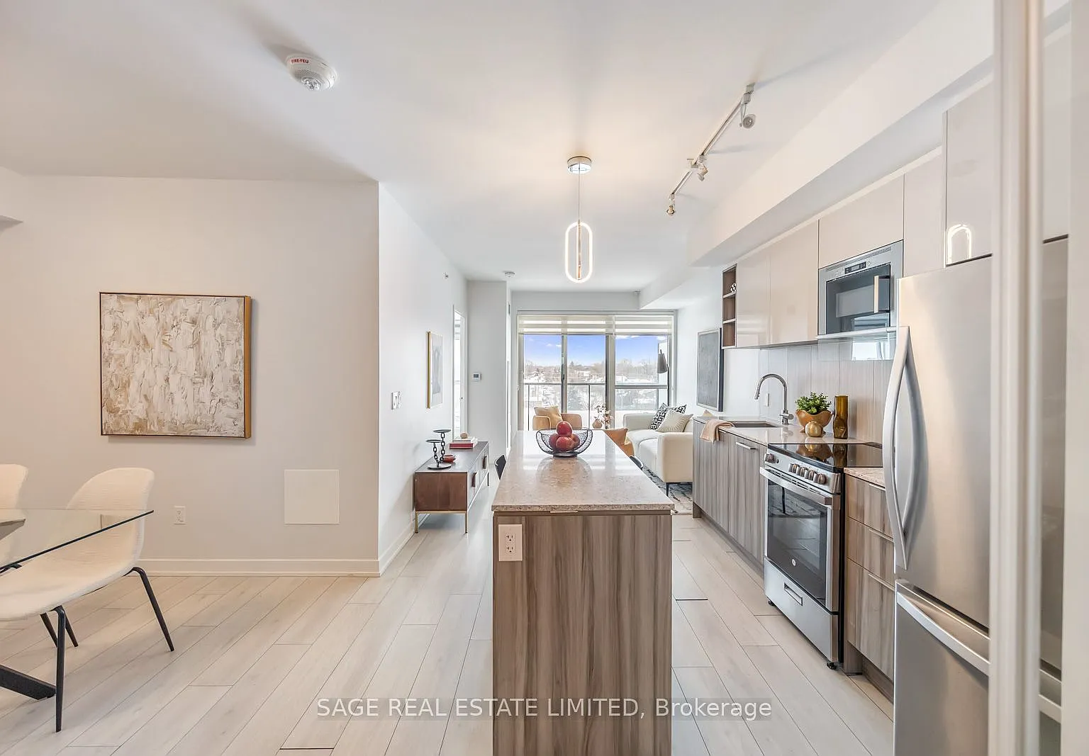 31 Tippett Rd — Photo 3