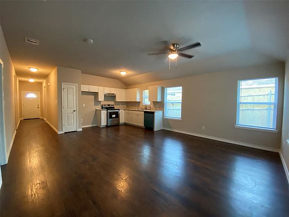 5th image of 1304 E Magnolia Ave