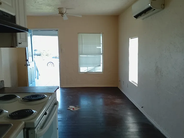 5633 Humbert Ave — Photo 3