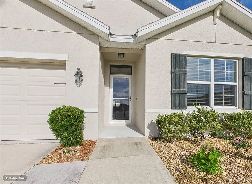 4 bed, 2.0 bath, 1827 sqft, $2,300 — Photo 2