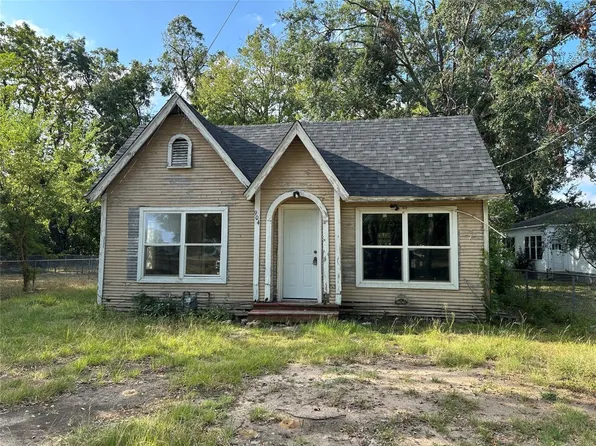 904 Jefferson St E, Sulphur Springs, TX 75482