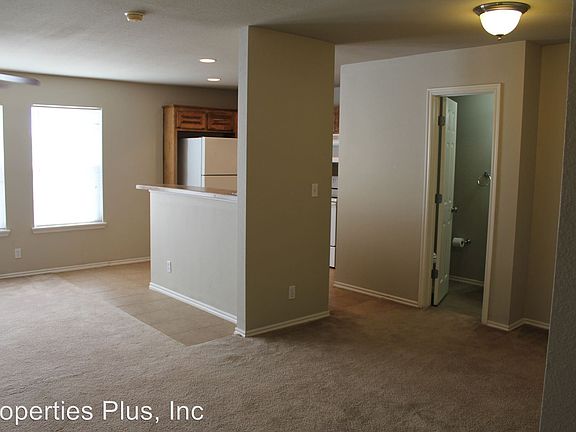 4th image of 952 Clearwater Cir