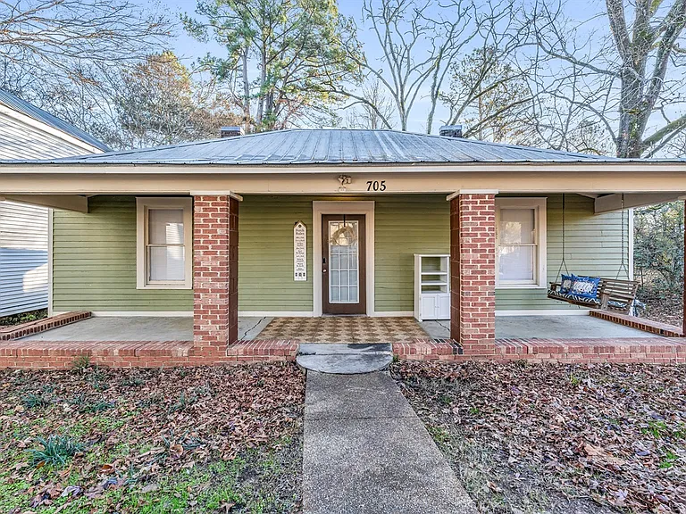 705 Whitfield St — Photo 2