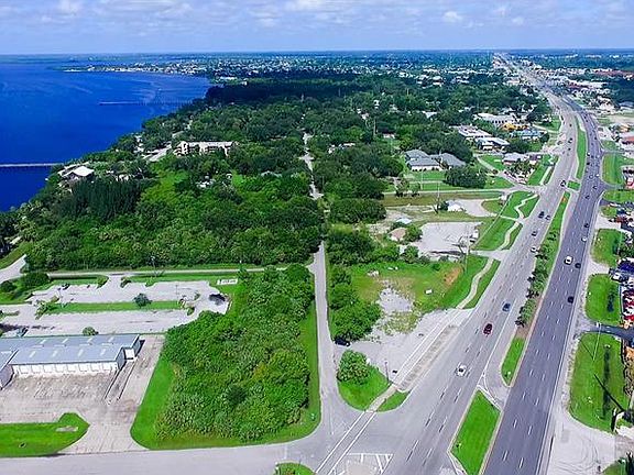 4th image of 4819 Tamiami Trl