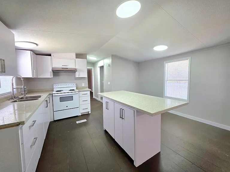 312 Paddock St #1 — Photo 5