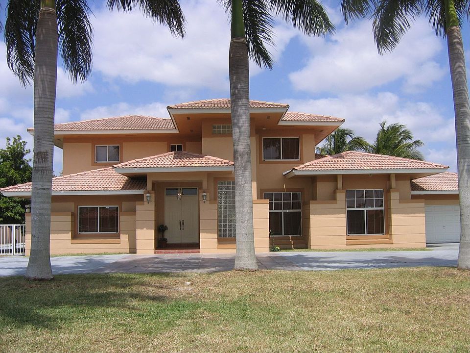 Comfortable 2 story in 1 acre lot
