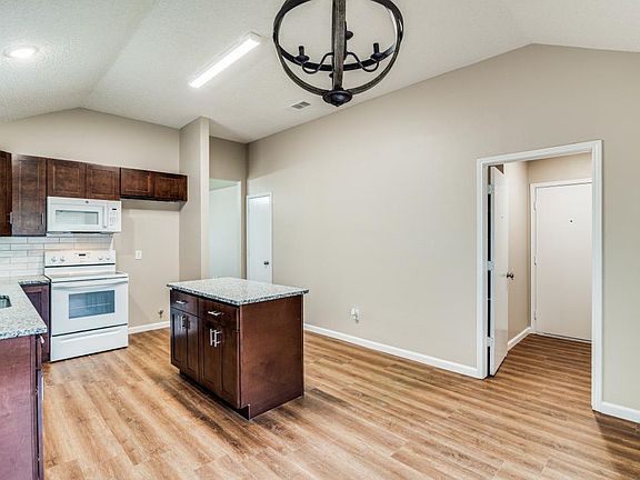 5th image of 2105 Emerald Oaks Dr