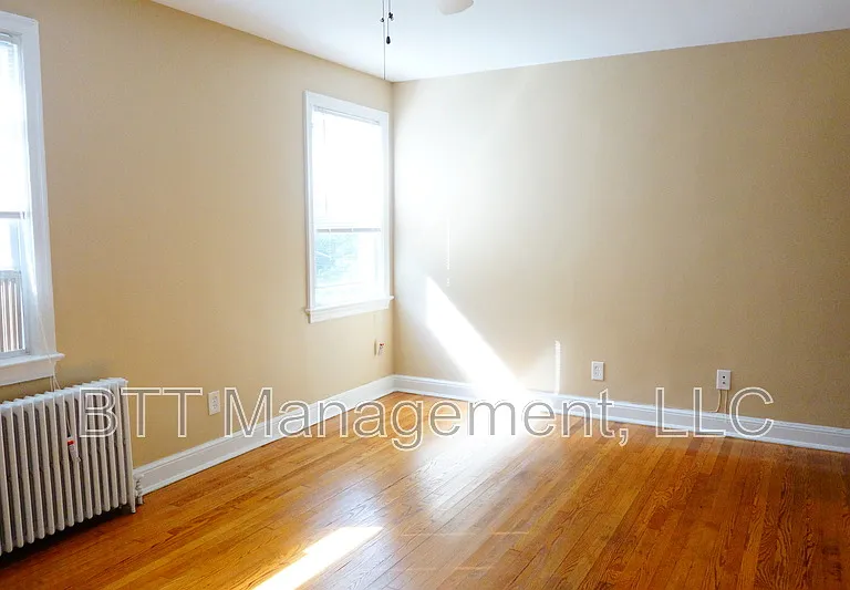8405 Greenwood Ave #2 — Photo 3
