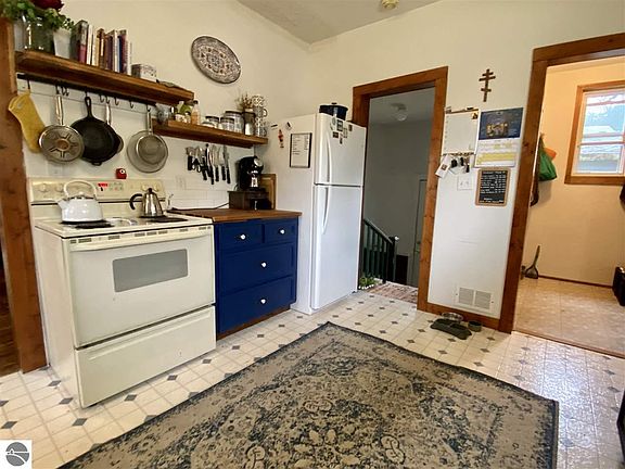 3rd image of 1023 1st Ave