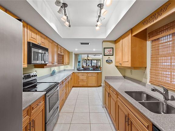 3rd image of 1111 Lakeshore Dr Unit A1
