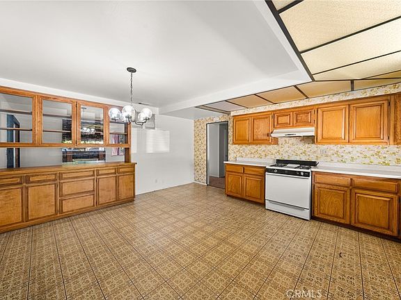 4th image of 310 S Ash St