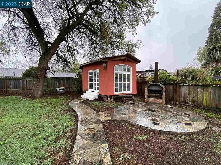 1414 San Carlos Ave — Photo 30