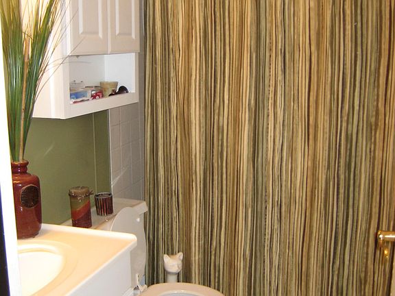 4th image of 326 Cortland St