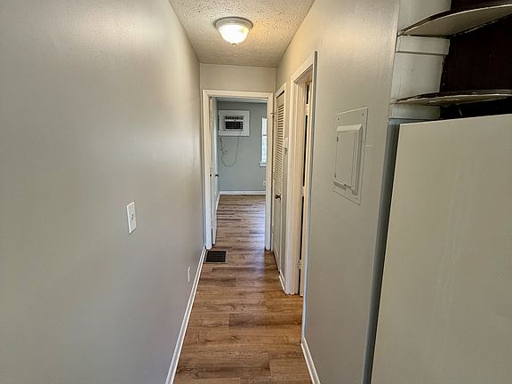 4th image of 1143 Clay Ave Unit 17