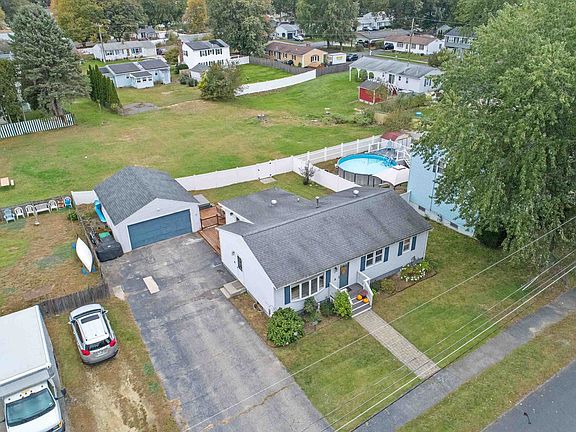 4th image of 12 Waltham Drive