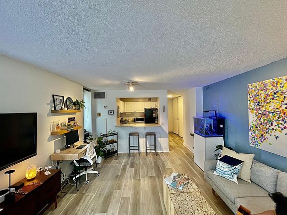5th image of 3660 N Lakeshore Dr #905