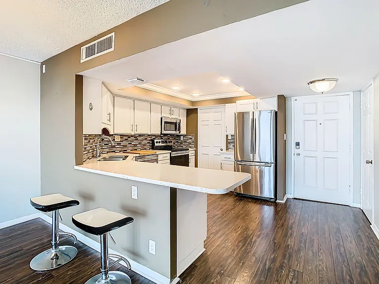 7400 Sun Island Dr #503 — Photo 16