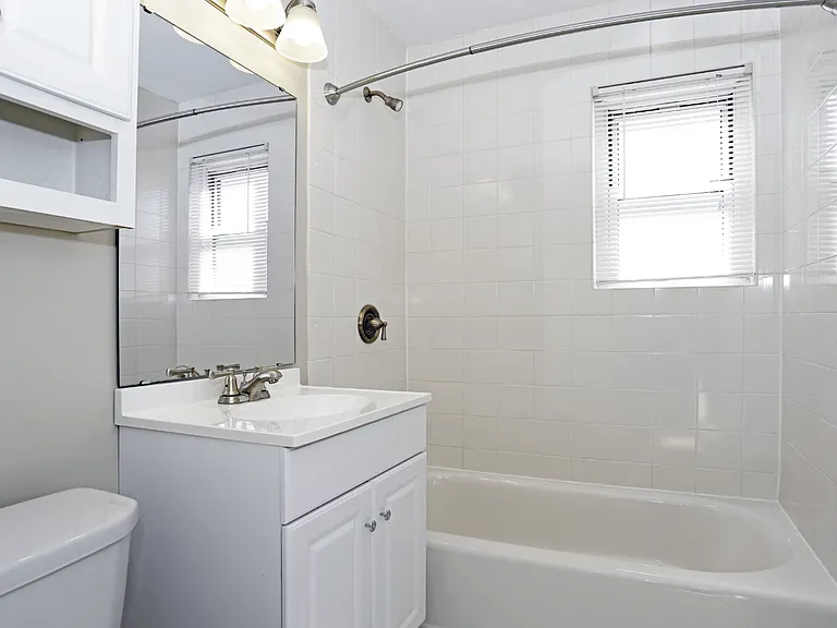Saddle Brook Apartments — Photo 7