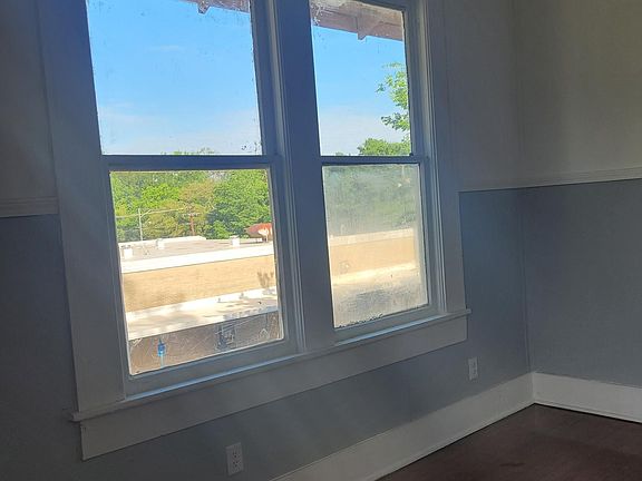 2nd image of 310 Kings Hwy #310