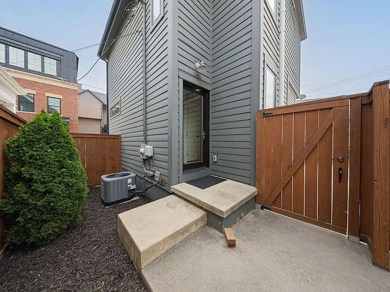 567 Lathrop St — Photo 40