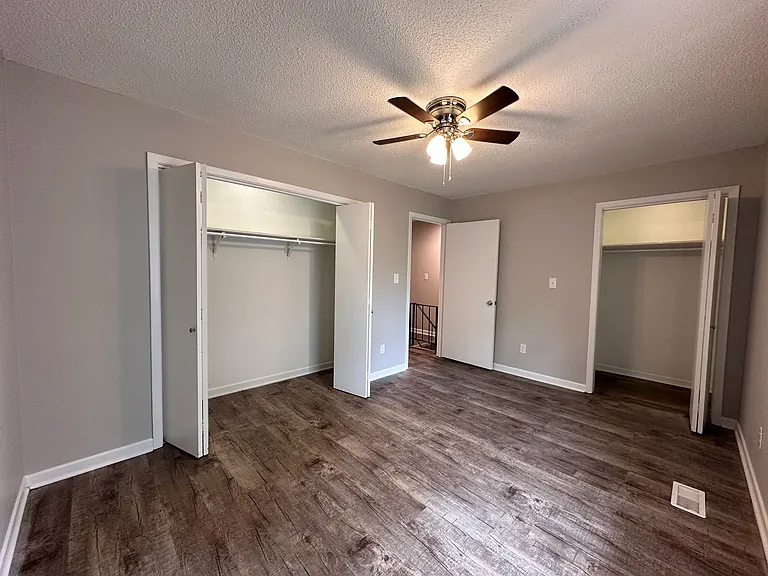 935 Naomi Dr — Photo 14