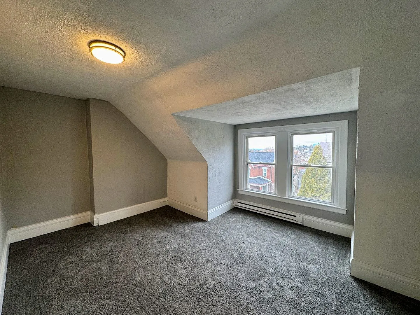 4 bed 1 bath - newly refreshed Allentown house — Photo 2