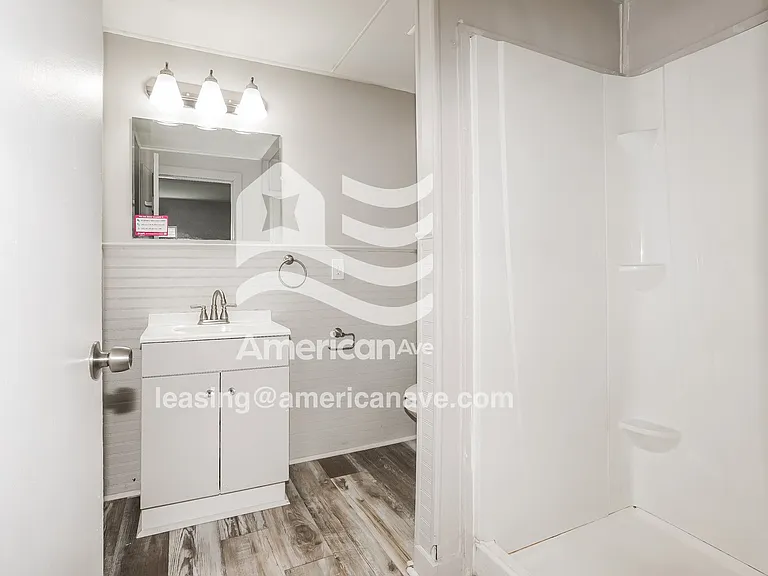 1441834_010_main_bathroom_13861984.jpg