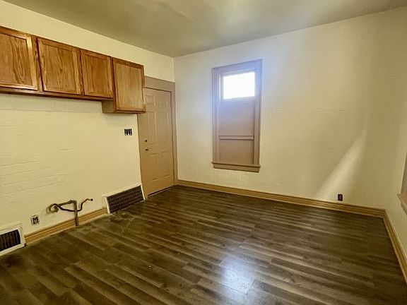 4th image of 2818 N 33rd St