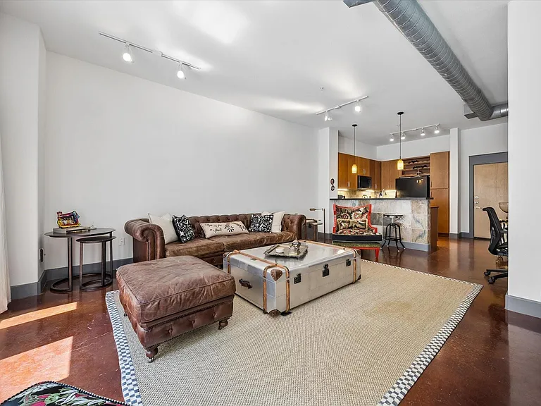 1901 Post Oak Blvd #1404 — Photo 6