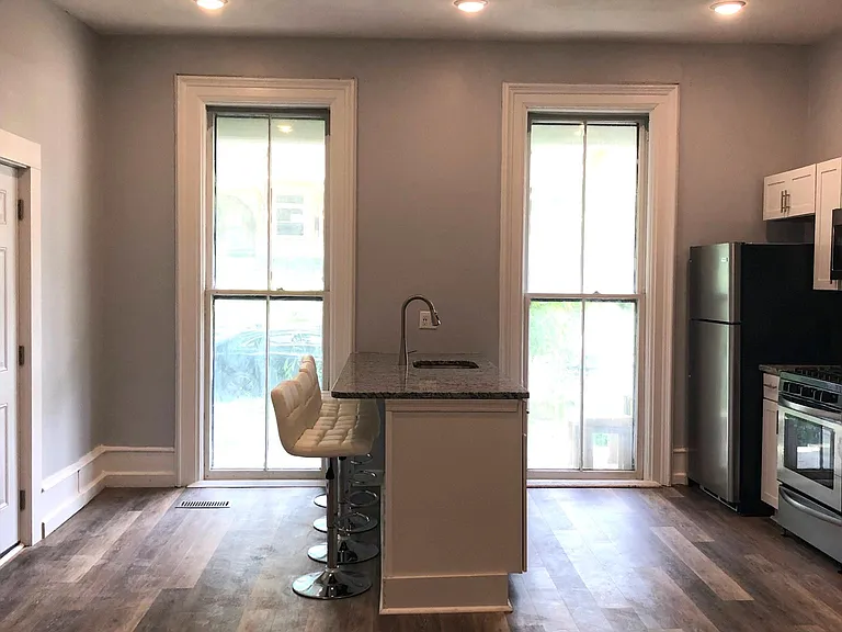214 Green St #1 — Photo 12