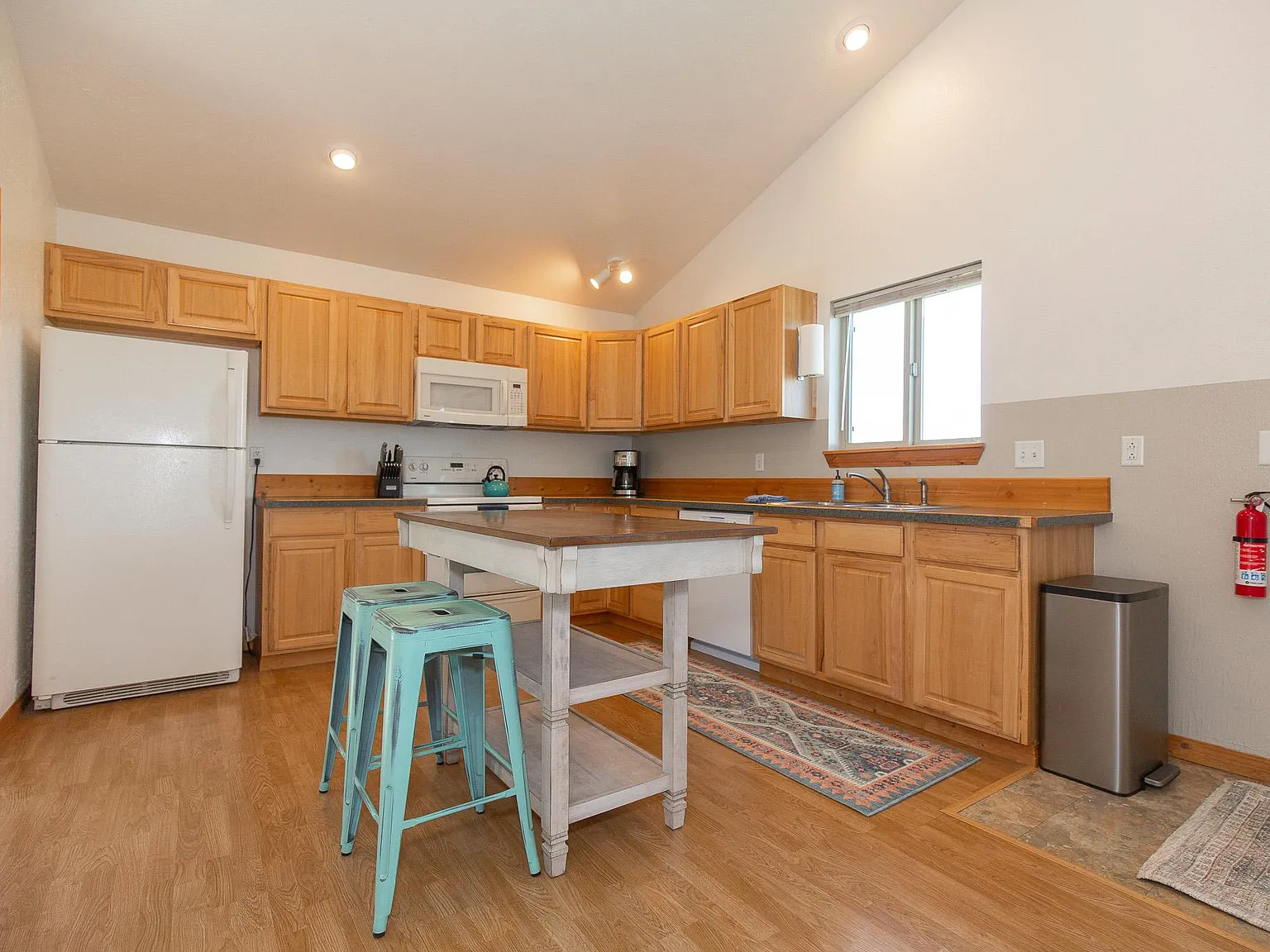 2 bed, 1000 sqft, $2,700 — Photo 3
