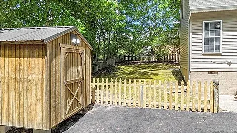 6195 Richmond Rd — Photo 32