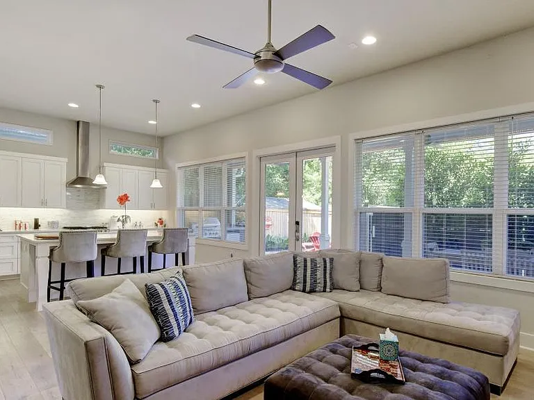 2910 Rio Grande St — Photo 2