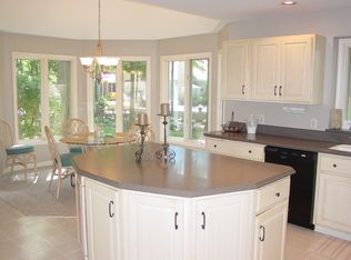 601 Saint Annes Dr, Holland, OH 43528
