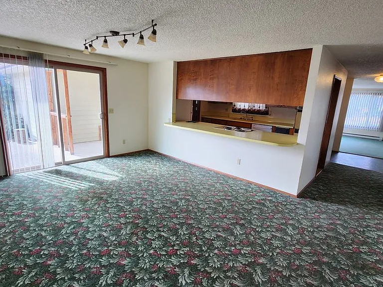 2412 Eureka Ave — Photo 10