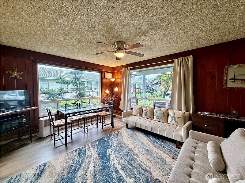 4th image of 757 Ocean Court NW #13