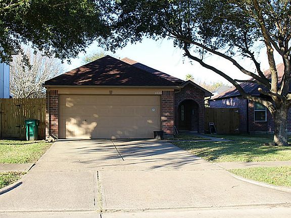 3rd image of 3721 Meadow Wood Dr