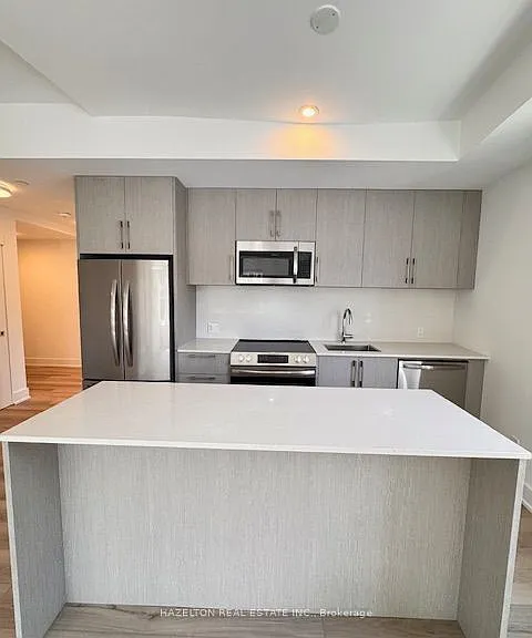 8 Manor Rd W #204 — Photo 3