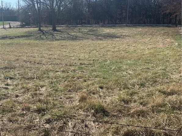 8530 S Trail Ridge Dr, Kansas City, MO 64139