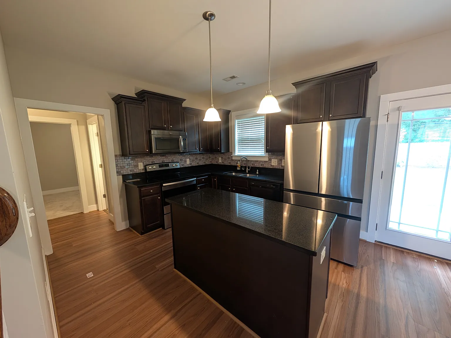 5 bed, 1883 sqft, $2,295 — Photo 2
