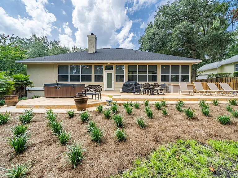 5121 NW 76th Ln — Photo 8