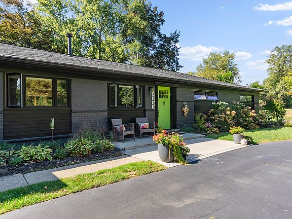3rd image of 4860 Tullamore Dr
