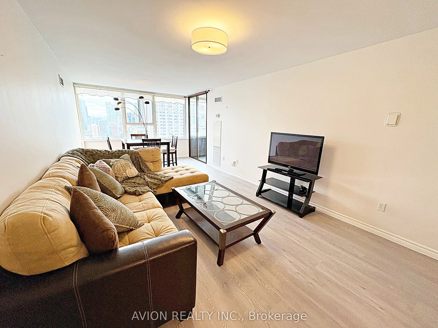 4 bed, $3,950 — Photo 4