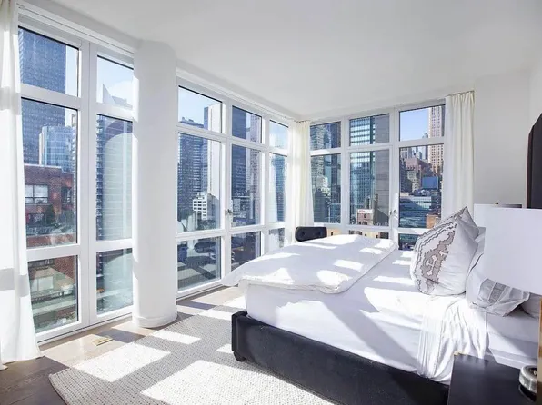 305 East 51st Street 16B image 3 of 7
