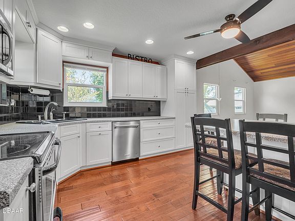 3rd image of 1 Castle Manor Dr