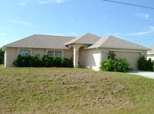916 NE 4th Pl, Cape Coral, FL 33909