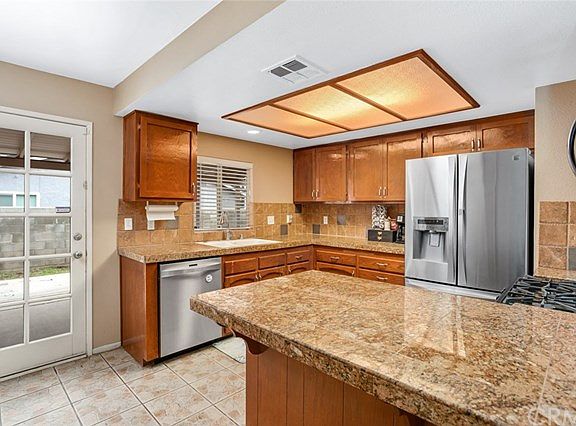 4th image of 2543 Belmont Ave