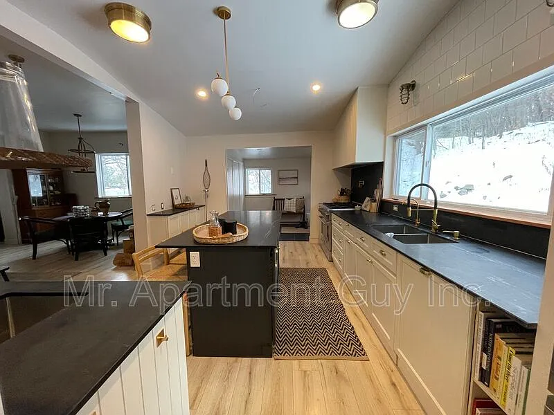 3 bed, 2.0 bath, $3,495 — Photo 2