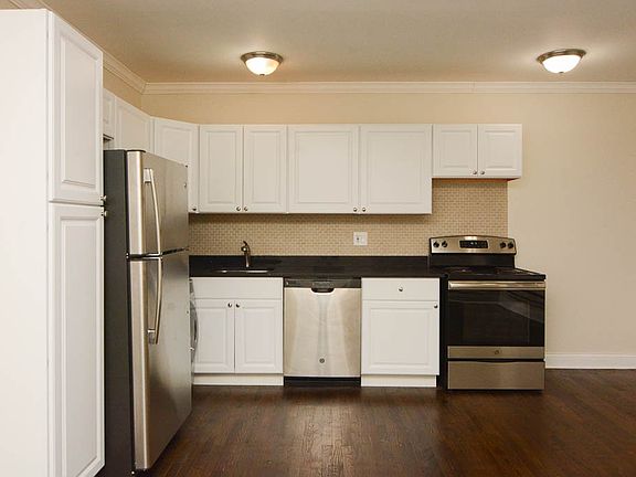 2nd image of 3345 N Marshfield Ave #902