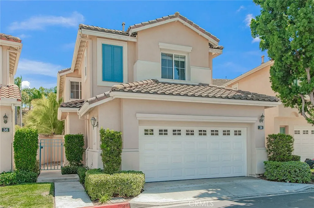 4 bed, 2004 sqft, $4,850 — Photo 2